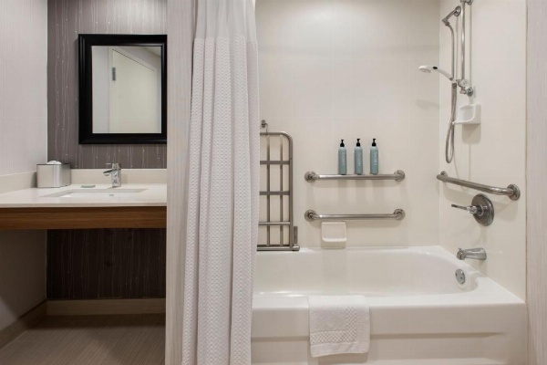 Courtyard by Marriott Binghamton image 12